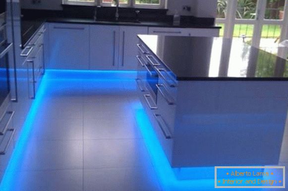 LED podno osvetljenje u kuhinji