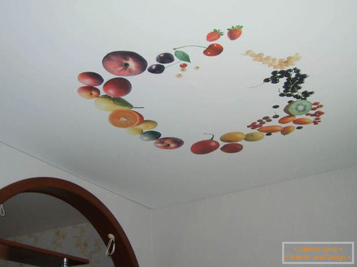Sajam voća na plafonu.