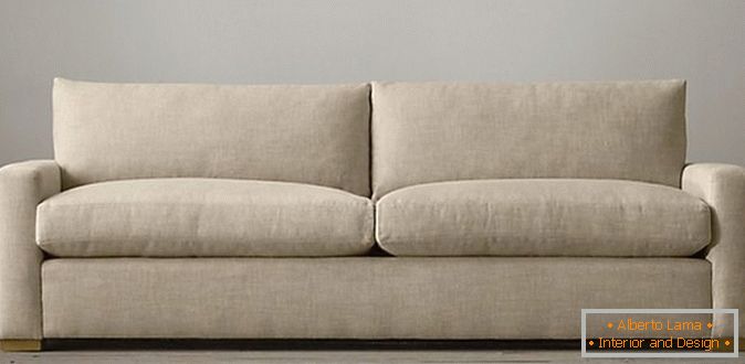 Malenʹkij divan Petite Maxwell Upholstered Sofa od Restoration Hardware