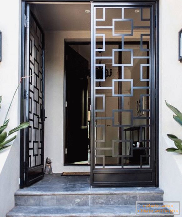 Elegantna vrata za ulazak u kuću