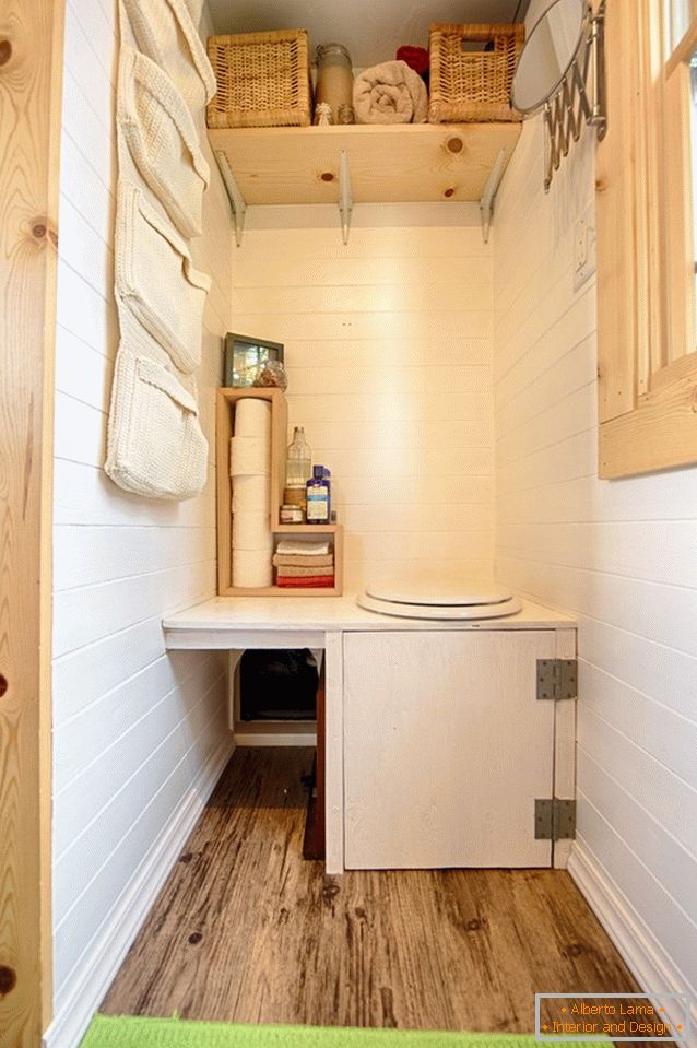 Kupatilo male drvene kućice
