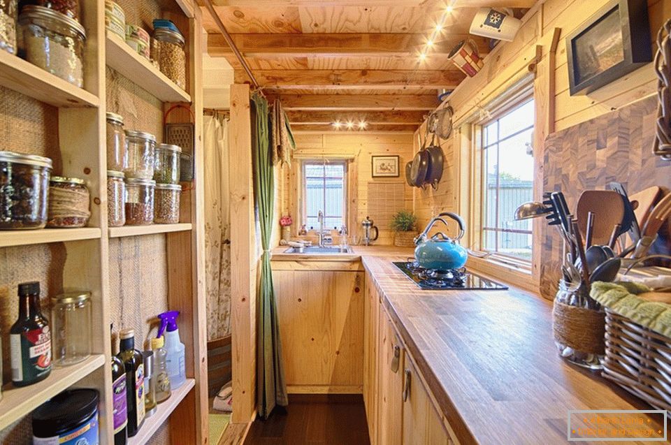 Kuhinja male drvene kućice