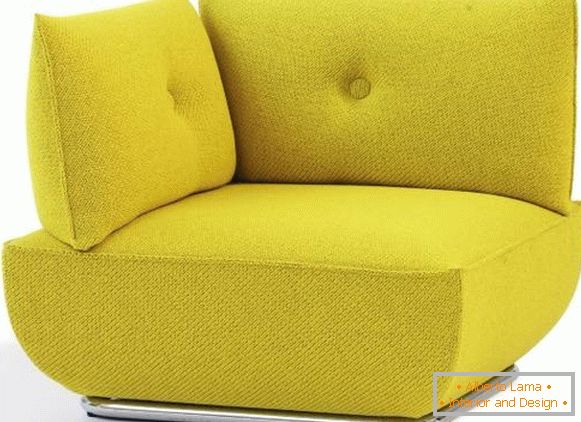 Žuta kutna fotelja u modernom stilu