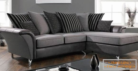 Mala kutna sofa fotografija u sivoj boji