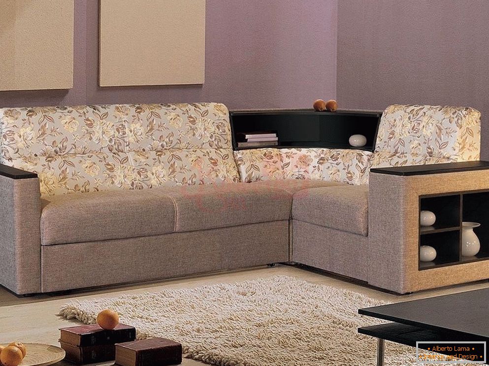 Sofa sa policama