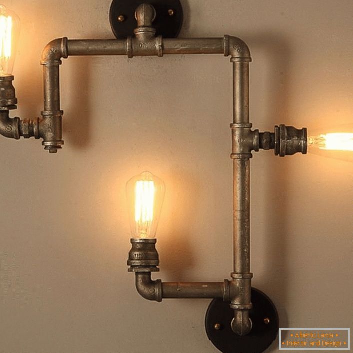 Lampa emituje mekan sjaj. Odlična opcija za ukrašavanje malog hodnika u prirodnom stilu.