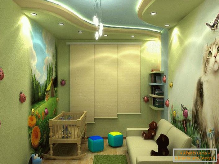 Svetao dizajn dječije sobe sa šarenim crtežima poput dečaka i djevojčice. 