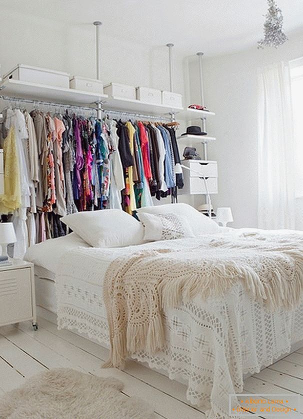 Garderob za krevet