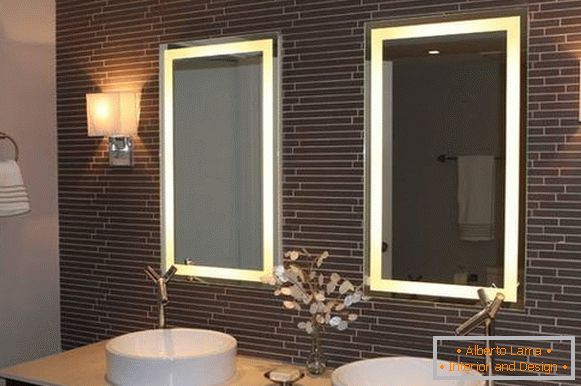 Pravougaone ogledala sa pozadinskim osvetljenjem za kupatilo