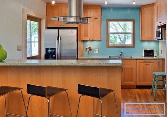 Kombinacija sa plavom bojom u unutrašnjosti kuhinje