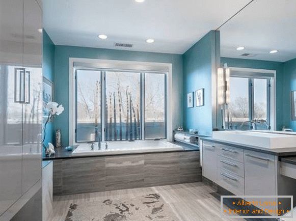 Enterijer kupaonice u plavoj i sivoj boji foto