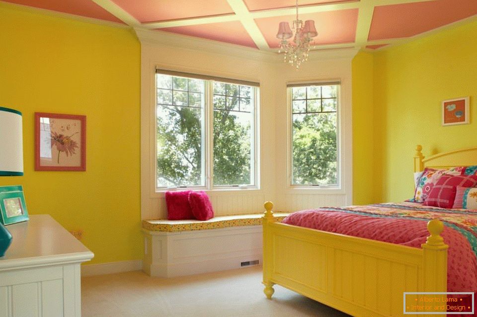 Žuti zidovi i roze plafon
