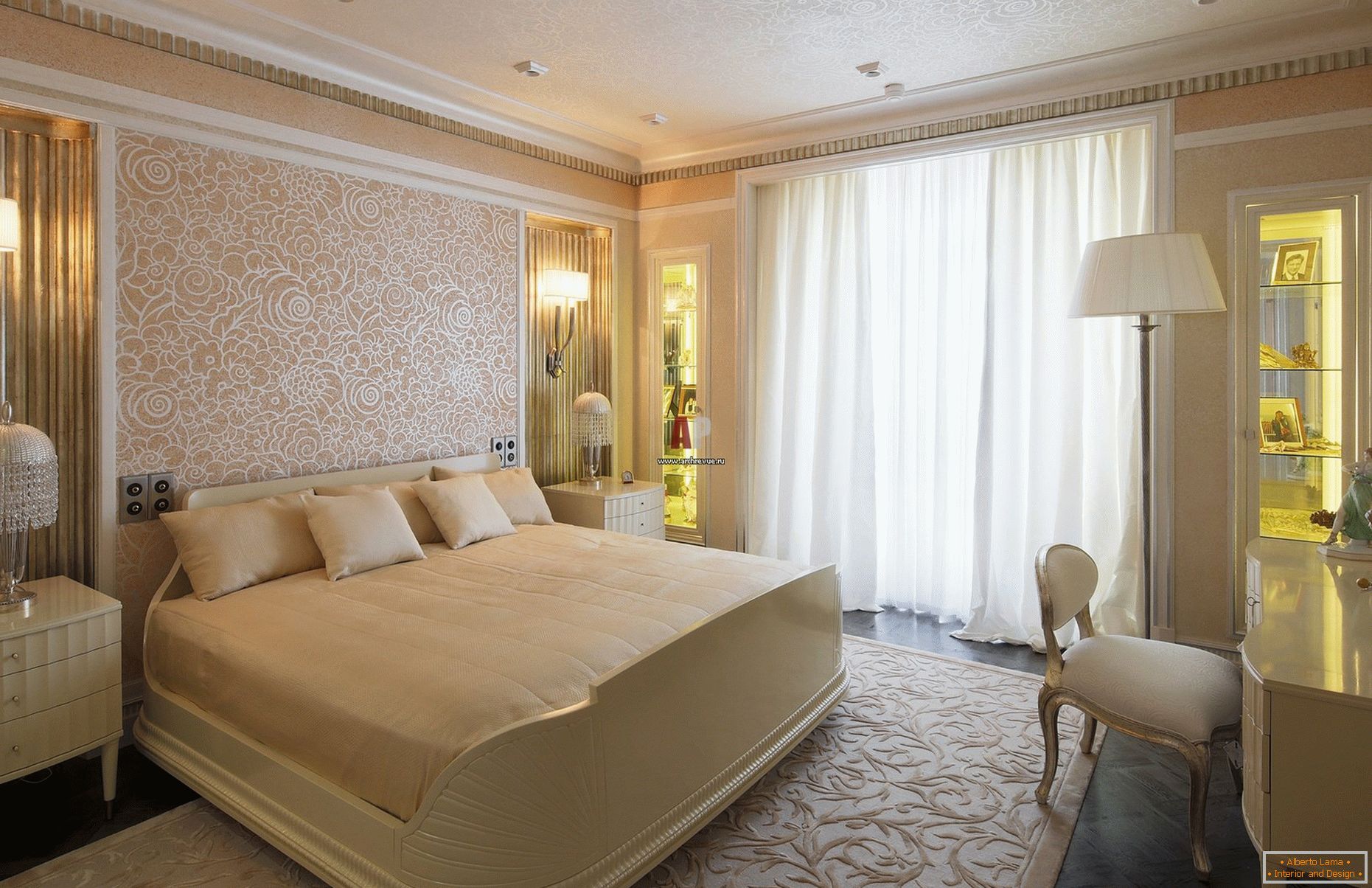 Breskve i zlatne nijanse u dizajnu spavaće sobe