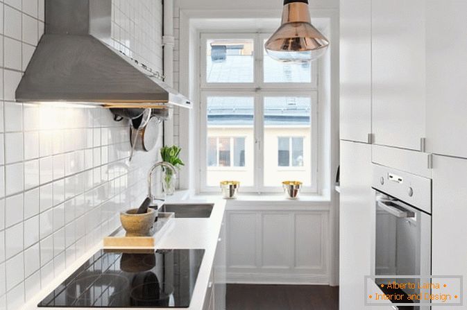 Kuhinja apartman-studio u skandinavskom stilu